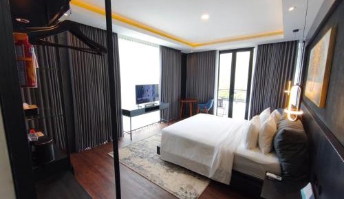 Junior Suite with Balcony