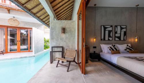 Suite with Pool View