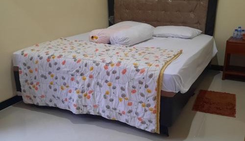 Double or Twin Room with Shared Bathroom