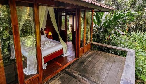 Cabin with Forest & River View