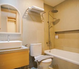 Deluxe King Suite