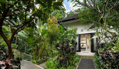 Villa with Garden View