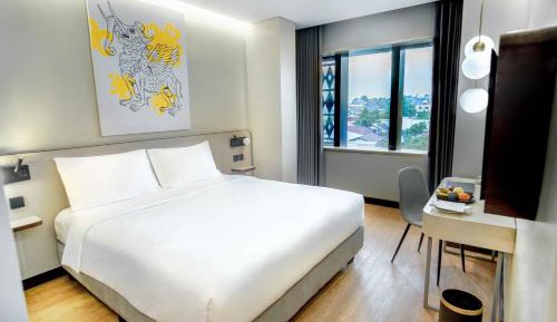 Yello Urban Room King Bed