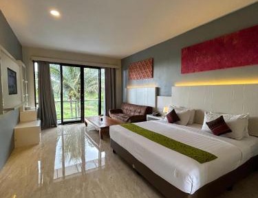 Suite with Pool View
