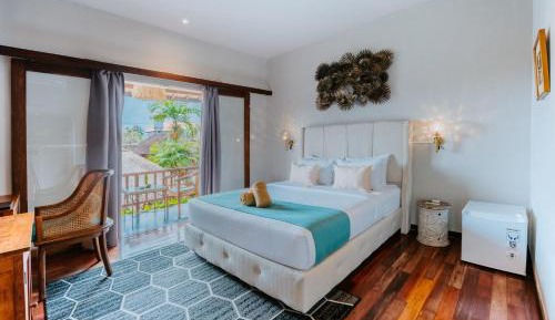 Queen Room with Pool View