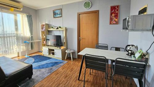 Three-Bedroom Premium Apartment with Balcony