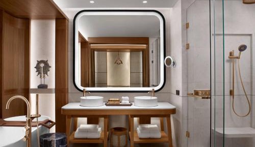 Flores Suite, partial Sea View 