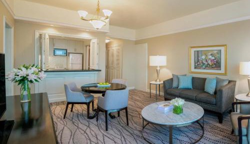 Two Bedroom Residential Suite, 1 King Bed; 2 Twin Bed