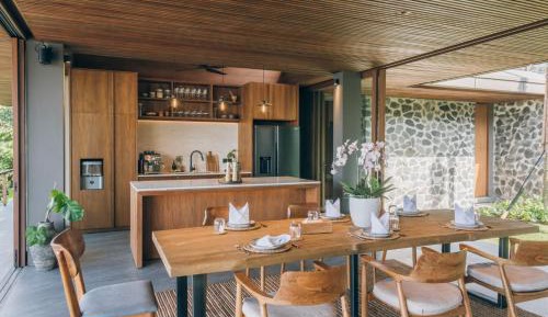 Four Bedroom Villa Keluarga with Sea View