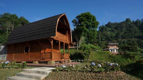 Villa with Garden View