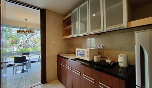 One-Bedroom Royal King Suite with City View