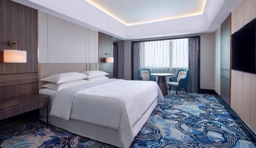 Club King Room