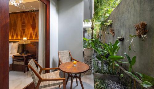Deluxe Double Room with Bath and Daily Afternoon Tea 