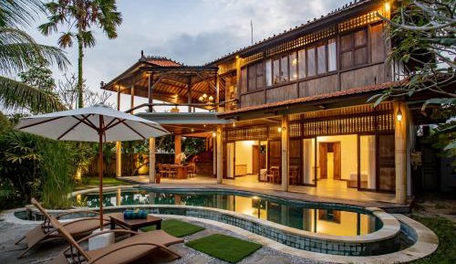 Three-Bedroom Villa with Private Pool and Rice Field View 