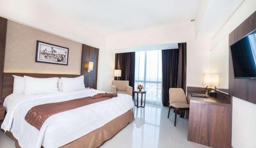 Deluxe Queen Room with City View - Smoking