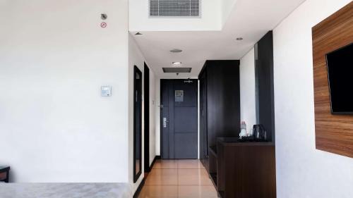 Superior Twin Room with City View - Non-Smoking