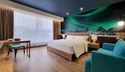 Executive Aurora King Bed