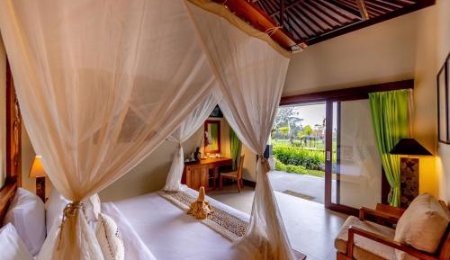 One Bedroom Pool Villa with Rice Field View and Free Shuttle to Ubud Center 