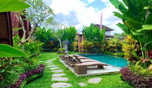 Bungalow with Garden View