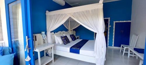 Queen Room with Garden View