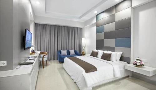 Deluxe King Room with Balcony