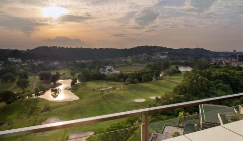 Executive Suite with Golf View