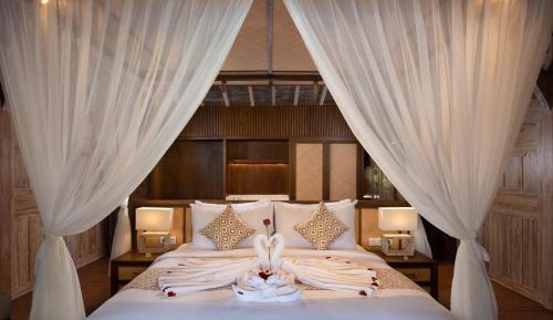 Joglo - One-Bedroom Villa with Pool View (Double Bed)