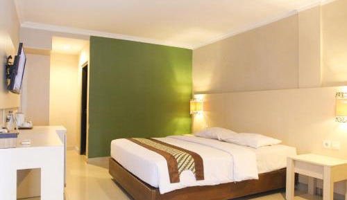 Deluxe Queen Room