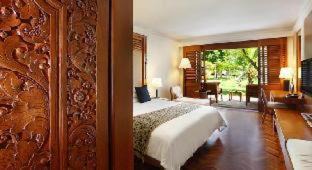 Palace Club Room