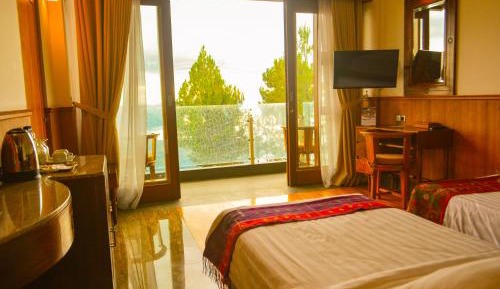  Tongging Deluxe Double or Twin Room with Lake Toba View