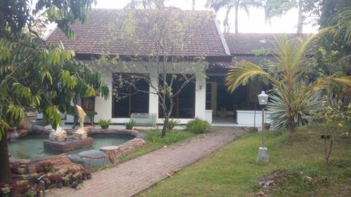 Three-Bedroom Cottage