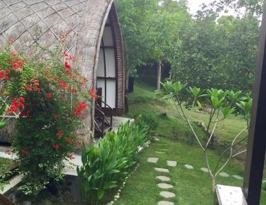 Bungalow with Garden View