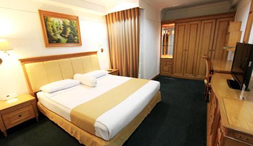 Studio Double Room with Small Kitchen