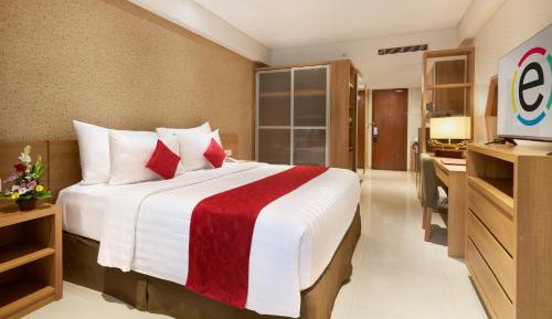 Executive Deluxe Room with Pool View