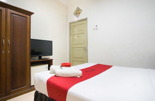 Ternate Hotel | RedDoorz Near Pantai Falajawa Ternate