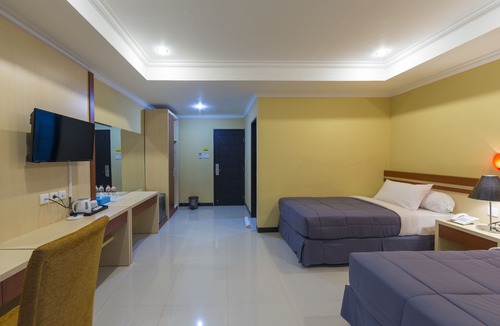 Pemogan Hotel | RedDoorz Plus near Mall Bali Galeria 2