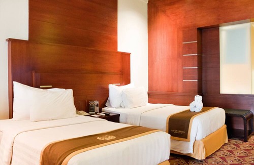 Astana Anyar Hotel | Hotel Savoy Homann