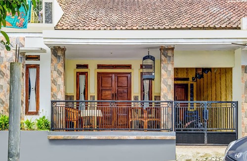 Cisayong Hotel | OYO Homes 91067 Desa Wisata Santanamekar