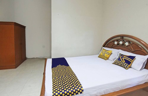 Praya Hotel | SPOT ON 92973 Madani Syariah Guesthouse