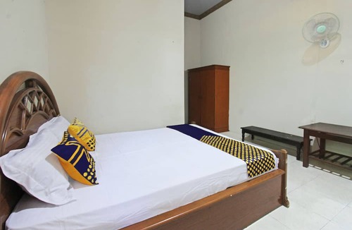 Praya Hotel | SPOT ON 92973 Madani Syariah Guesthouse
