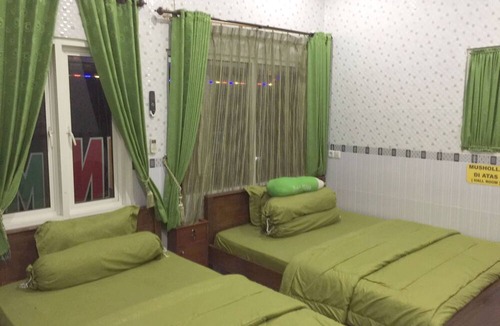 Bawean Island Hotel | OYO Life 93055 Fathin Hotel