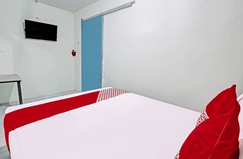 Trenggalek Hotel | OYO Life 92032 Utama Hotel & Karaoke