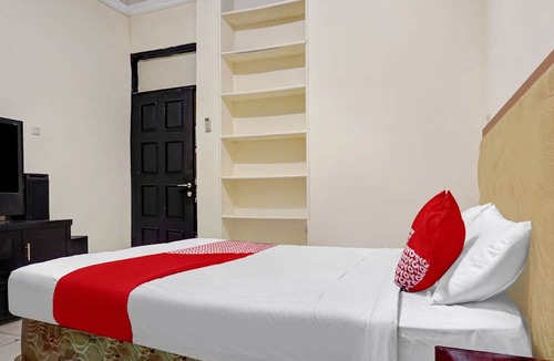 Kebayoran Lama Hotel | OYO 90702 Wisma Tobana Kebayoran