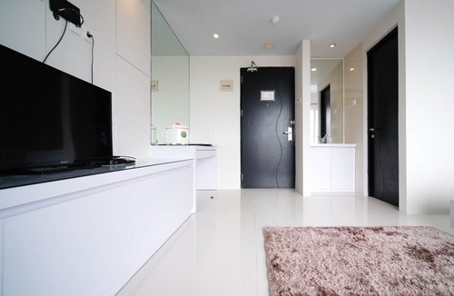 Darmo Apartment | Strategic And Comfy Studio (No Kitchen) At Grand Darmo Suite Apartment