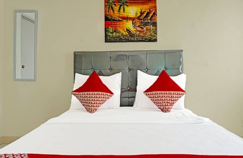 Depok Hotel | OYO 91217 Skyland @ Pgv Near Gunung Putri