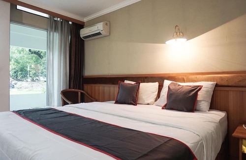 South Tangerang Hotel | Collection O 92122 Series Hotel Serpong