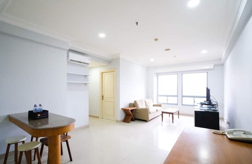 Suko Manunggal Apartment | Homey 2Br With Extra Room At Taman Beverly Apartment