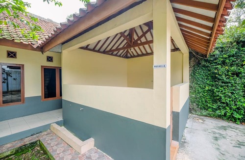 Caringin Apartment | Minimalist Studio Room At Graha Wishnu Guest House