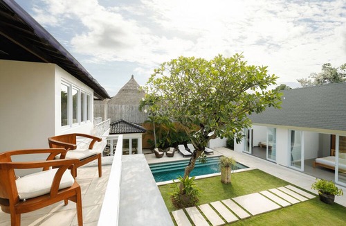 Sunset Road Villa | Swarna Villa by Nakula