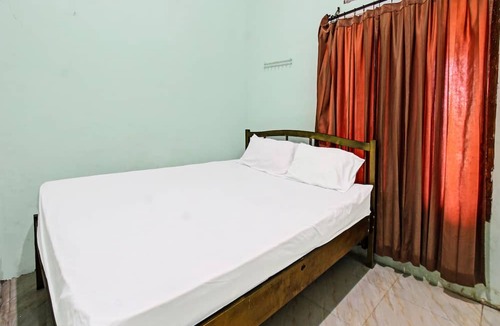 Praya Hotel | Hotel O Homestay Bang HajiNearLapangan Penujak (Inen Gonggang)